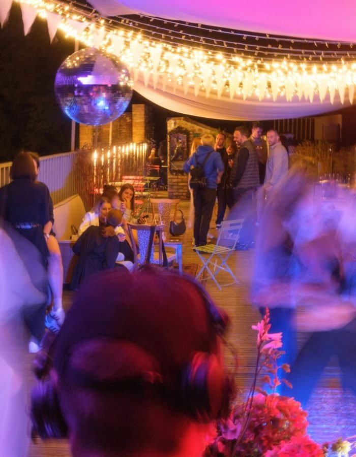 photo-1695128881846-7b5de5d5f32d